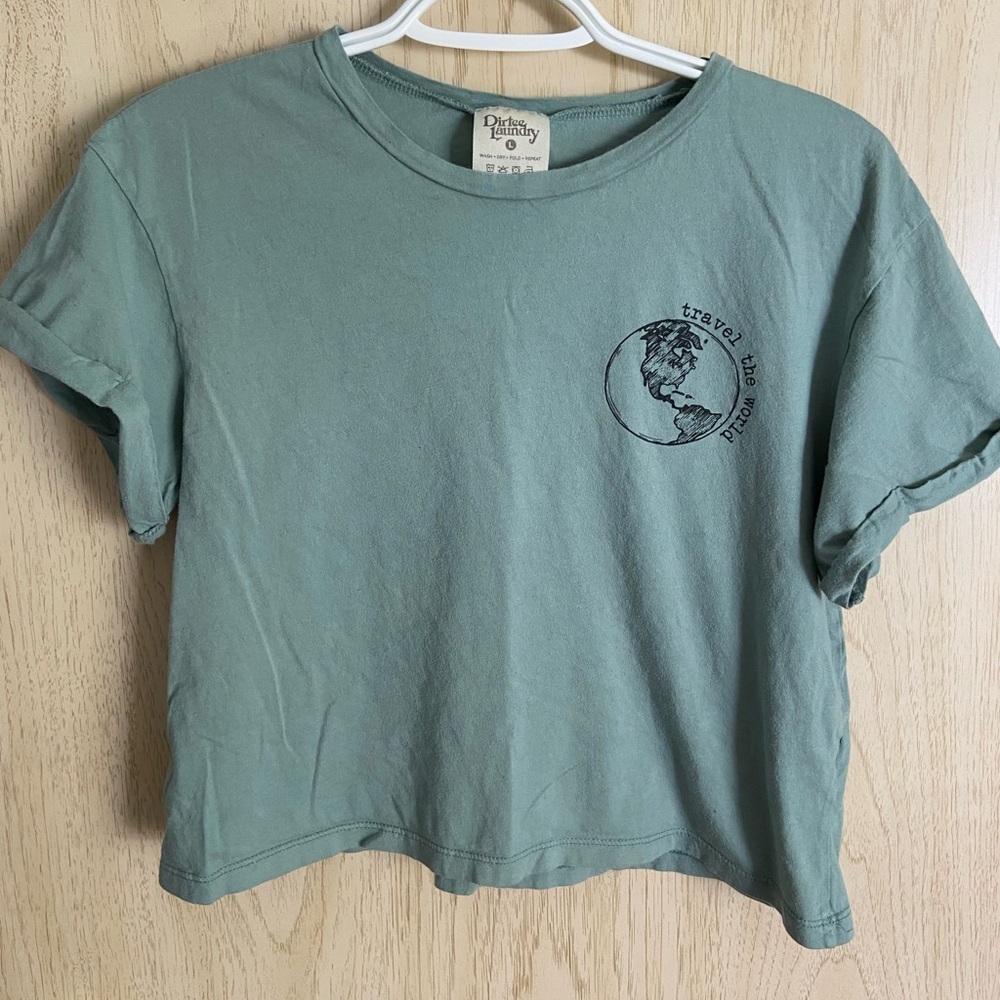 Dirtee Laundry Travel the World Cropped Sage Green T-shirt Sz Large